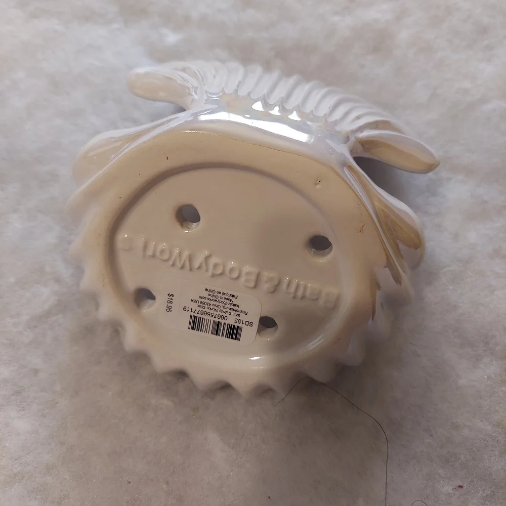 Clam shell soap holder by bath and body works - Picture 3 of 3